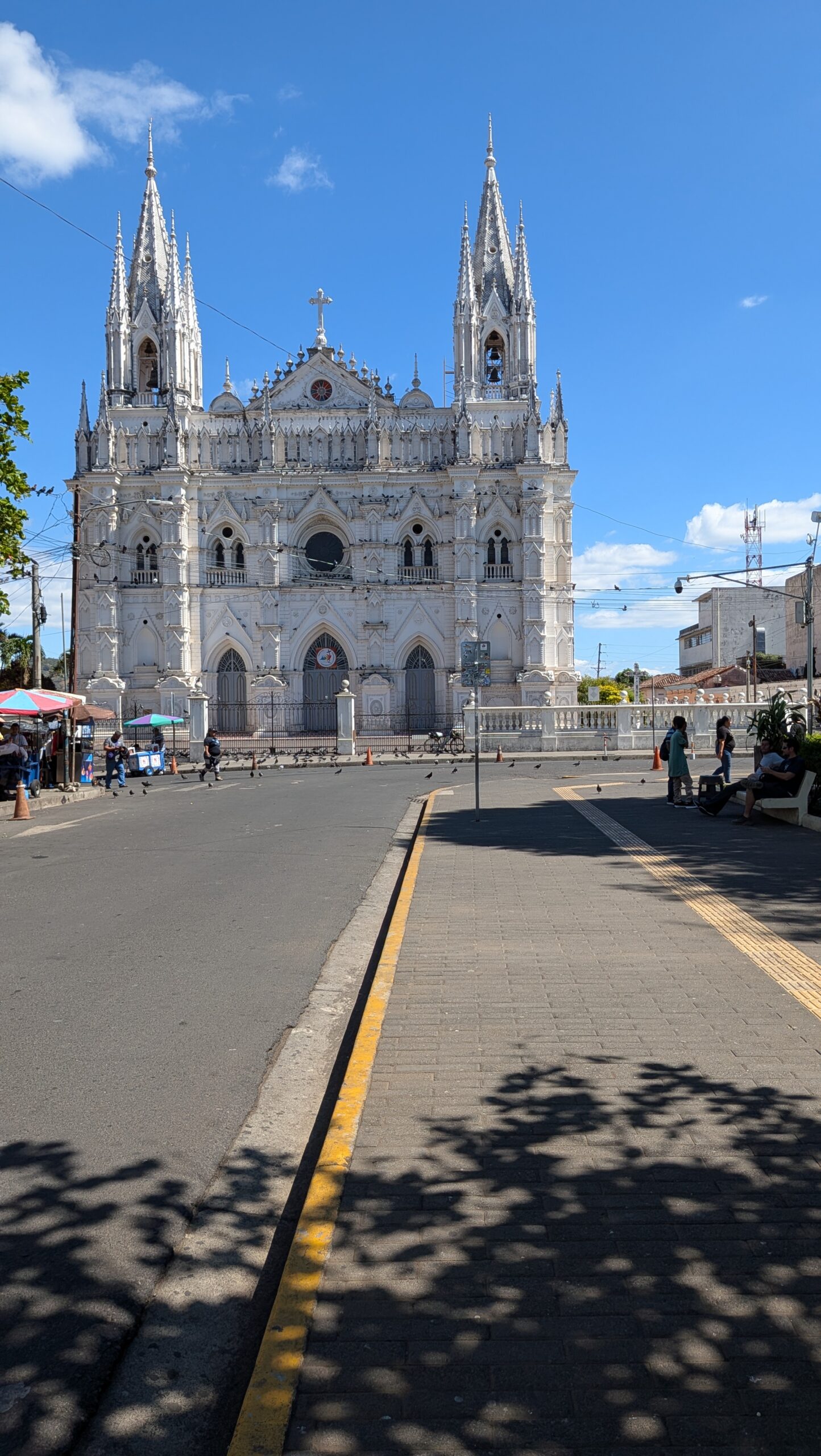 Art and city transit from San Salvador to Santa Ana